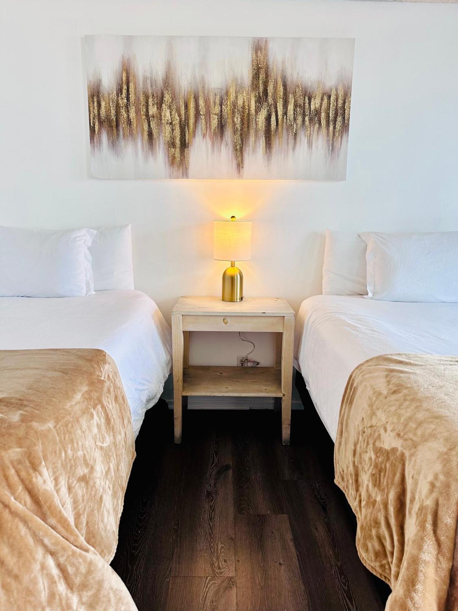 Foghorn Harbor Inn Marina del Rey Bagian luar foto